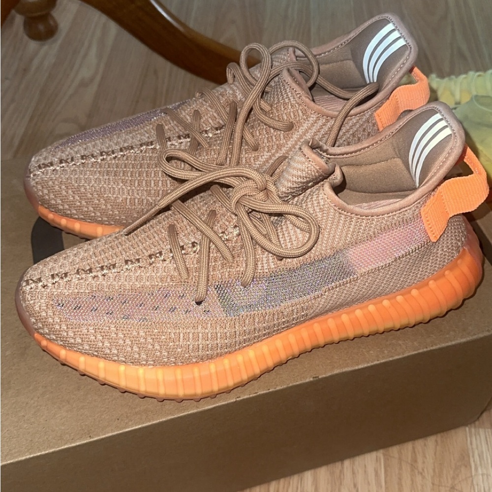 YEEZY BOOST 350 clay